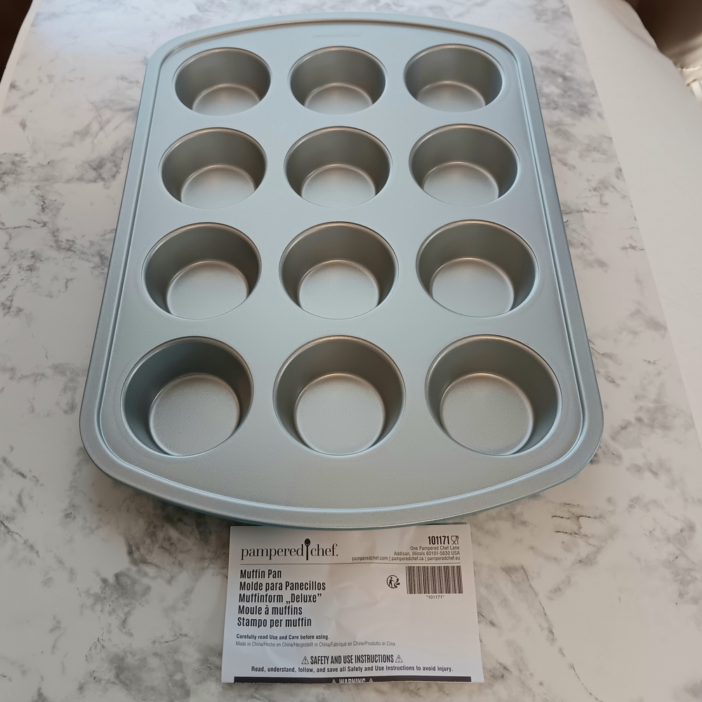 Pampered Chef Gray Muffin Pan